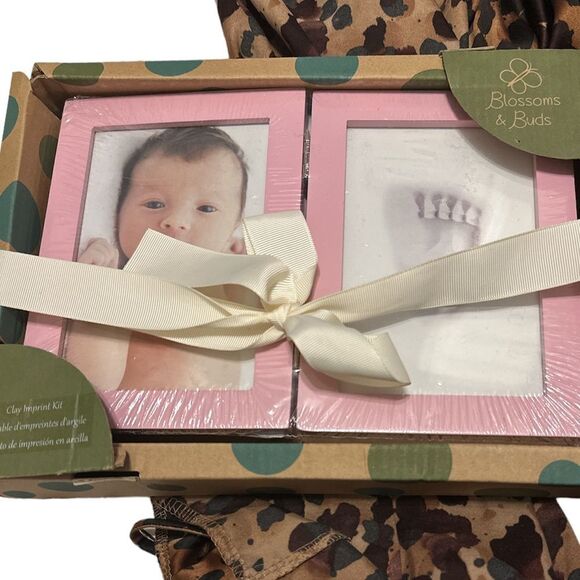 Free! Newborn photo frame. Free. New - Picture 1 of 1